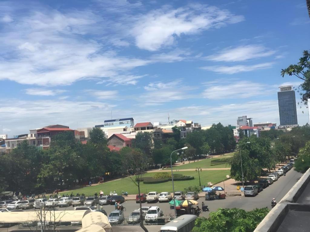 เดอ อาร์ท โฮเต็ล Hotel พนมเปญ ภายนอก รูปภาพ